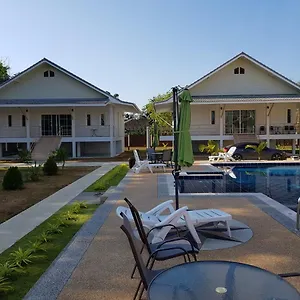  Ferienpark Poolside